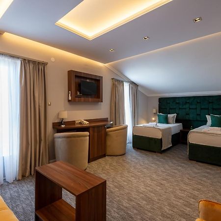 Hotel Ideall พอดโกริกา ภายนอก รูปภาพ