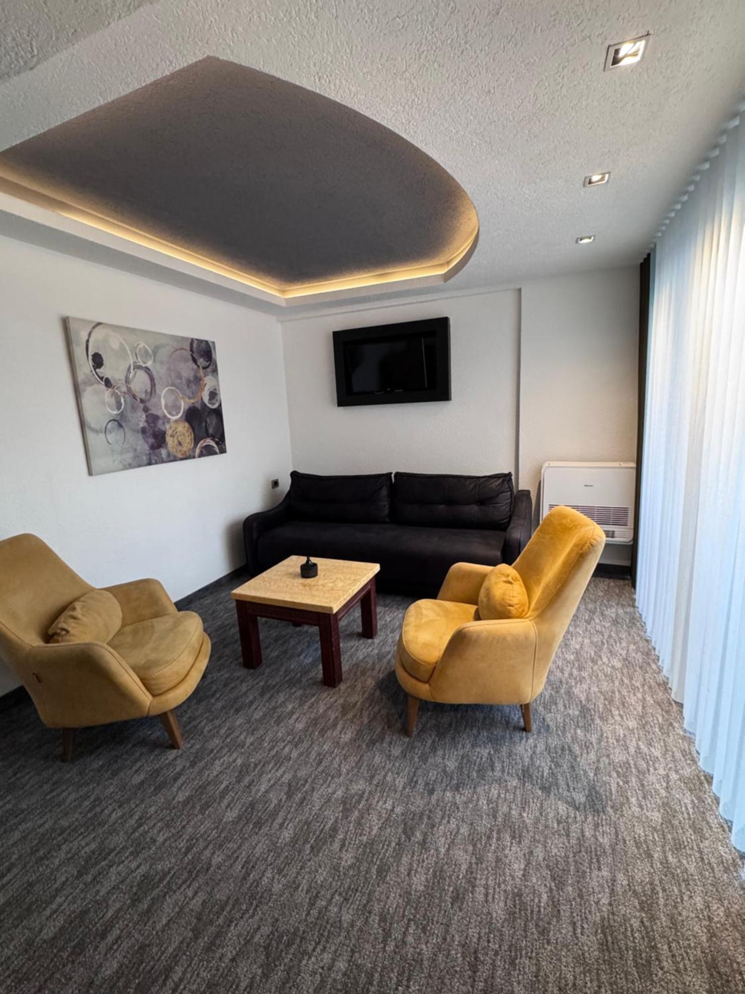 Hotel Ideall พอดโกริกา ภายนอก รูปภาพ