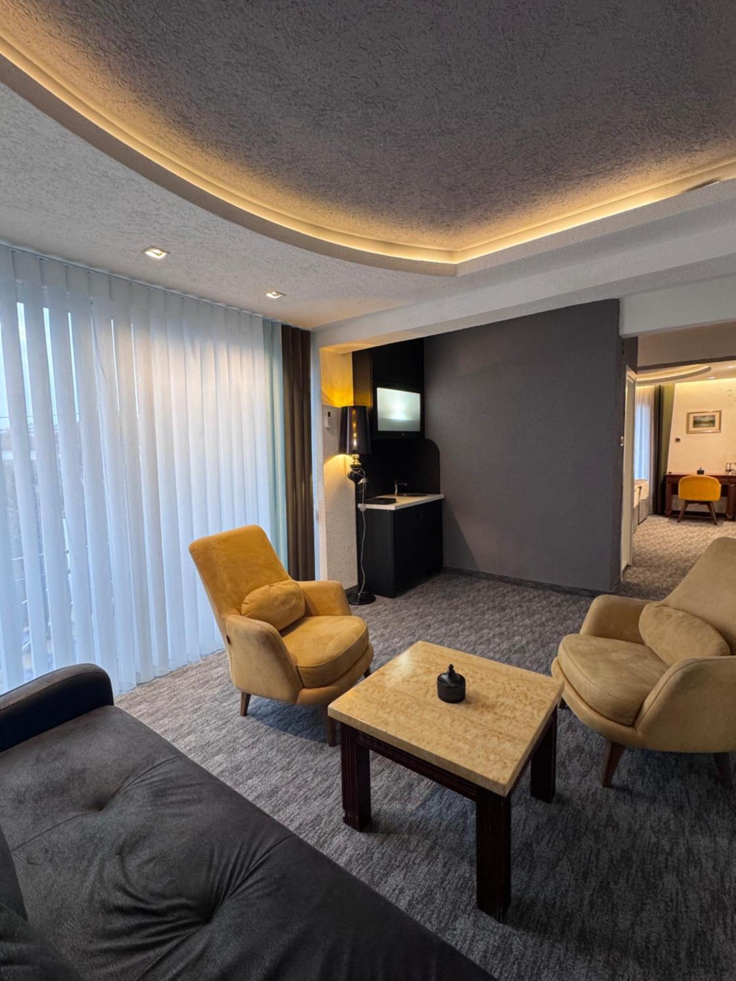 Hotel Ideall พอดโกริกา ภายนอก รูปภาพ